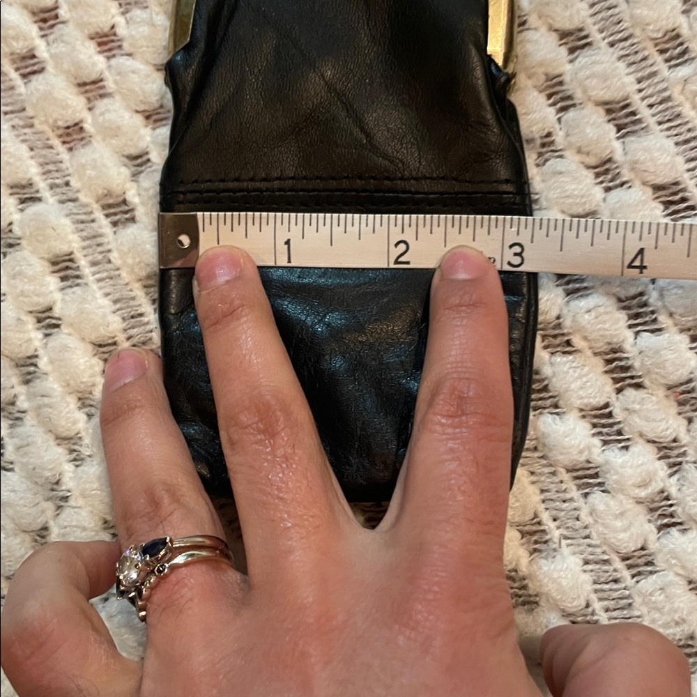 NWOT Vintage Black Leather Coin/Cigarette Purse with Gold Kiss Lock Closure. - Picture 11 of 12